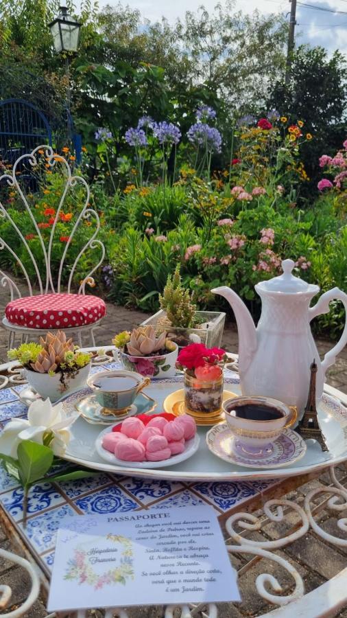 La Petite France Hotel Нова Петрополис Екстериор снимка