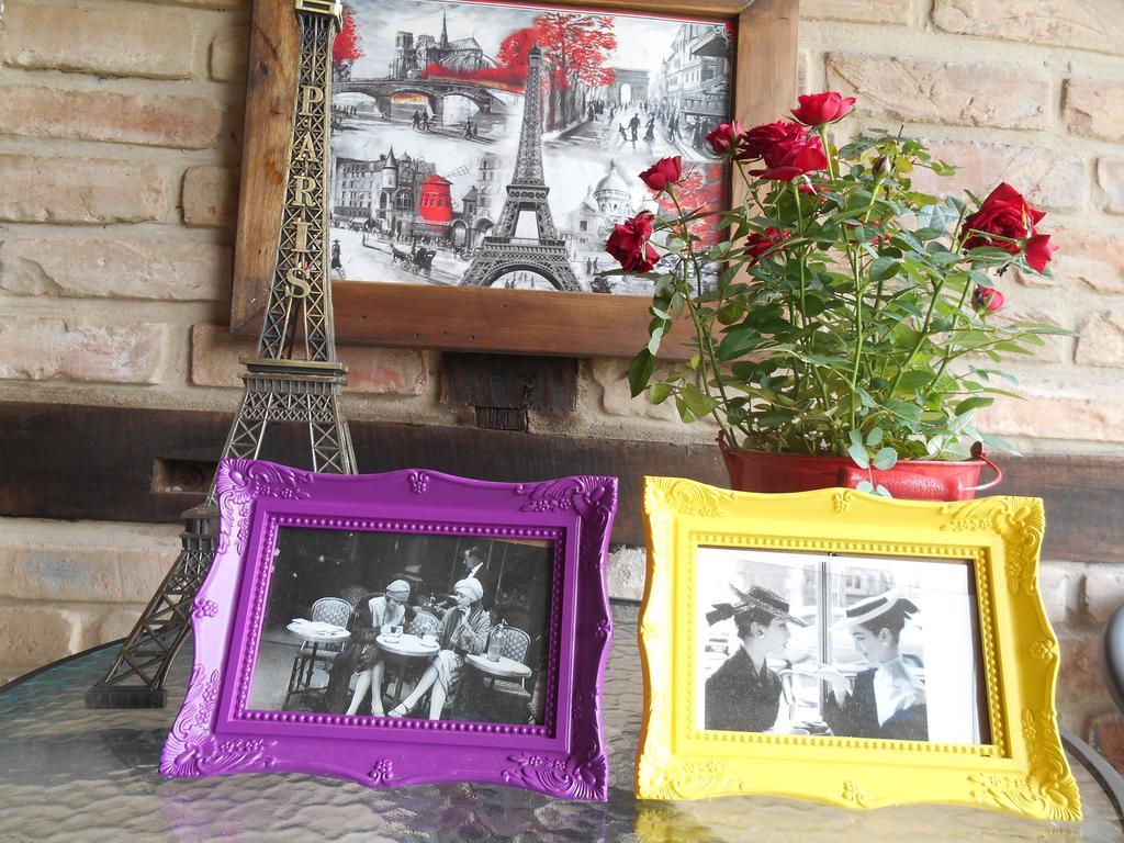 La Petite France Hotel Нова Петрополис Екстериор снимка
