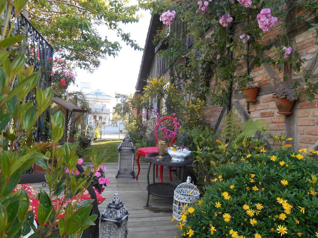 La Petite France Hotel Нова Петрополис Екстериор снимка