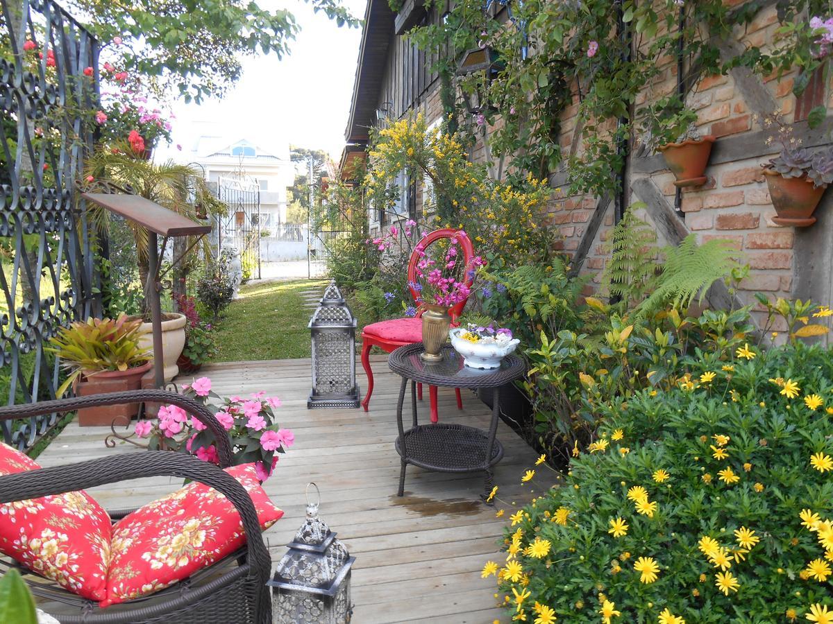 La Petite France Hotel Нова Петрополис Екстериор снимка